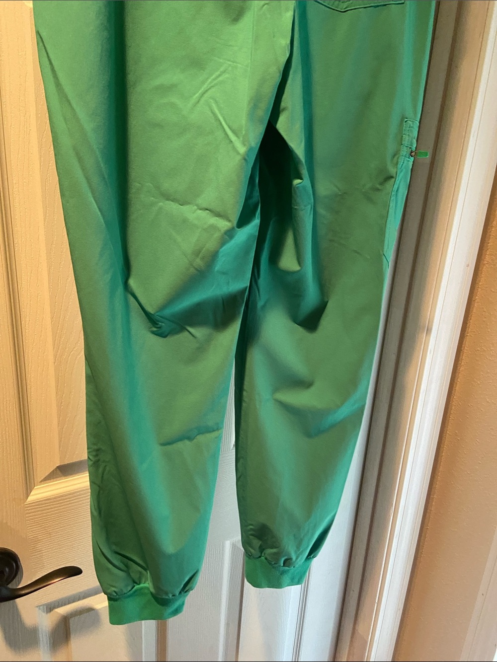 Figs Women's Scrub Set in Safety Green top small bottoms medium - Picture 11 of 12